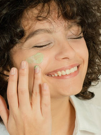 La crema viso: il segreto della cosmesi per una pelle sempre giovane